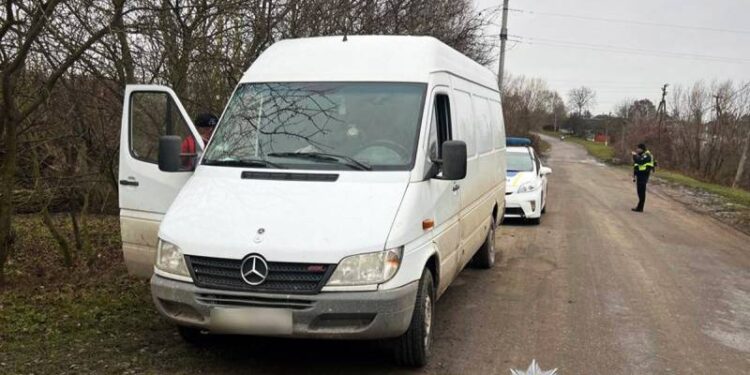 На Шепетівщині 1000 доларів США не врятували нетверезого водія мікроавтобуса —Хмельнитчина