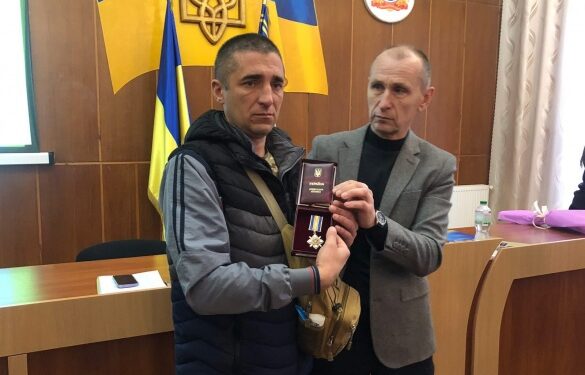 На Уманщині захисника нагородили орденом та відзнакою