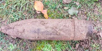 На вулиці Звитяги у Славуті виявили артилерійський снаряд —Хмельнитчина