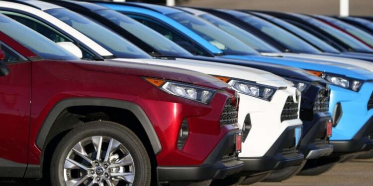 Нові авто на Дніпропетровщині: ціна найпопулярнішої моделі жовтня |  |