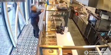 Поліцейські Звенигородки притягли до відповідальності чоловіка, який скоїв крадіжку в кав’ярні — Новости Черкасс