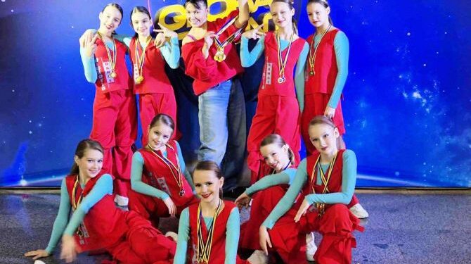 Танцівниці колективу «Вікторія» здобули низку нагород на всеукраїнських конкурсах — Новости Черкасс