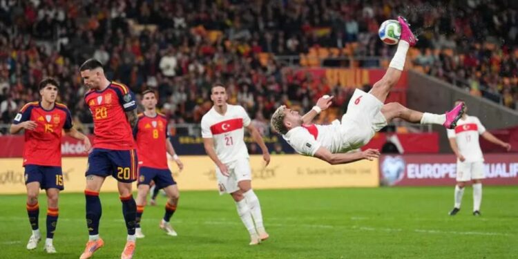 Турция в гостях удивила Испанию, разыграв результативную ничью