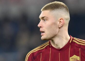 У Довбика есть шанс. Он может получить место в основном составе «Ромы»