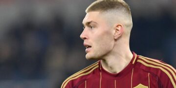 У Довбика есть шанс. Он может получить место в основном составе «Ромы»