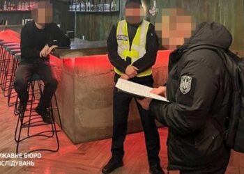 У Києві ДБР викрило правоохоронців, які намагались перепродати квартиру померлої людини