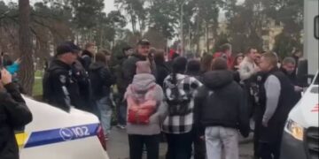 У Нетішині чоловік побив поліцейського під час перевірки документів —Хмельнитчина