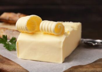 Україна скоротила виробництво вершкового масла: експерти пояснили причини, що зараз відбувається на внутрішньому ринку