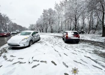 Виїхав на зустрічну: у Рівному в аварії постраждали водій і пасажир