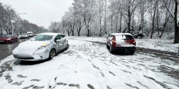 Виїхав на зустрічну: у Рівному в аварії постраждали водій і пасажир