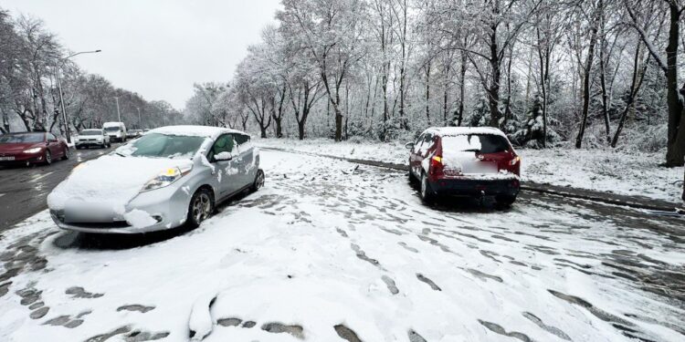 Виїхав на зустрічну: у Рівному в аварії постраждали водій і пасажир