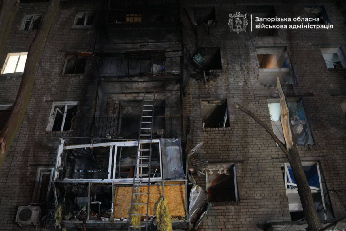 Поранення, руйнування, пожежі: вночі Запоріжжя зазнало масованої атаки ворожих дронів - що відомо про наслідки