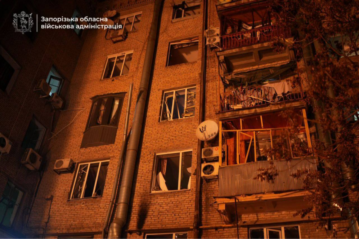 Поранення, руйнування, пожежі: вночі Запоріжжя зазнало масованої атаки ворожих дронів - що відомо про наслідки