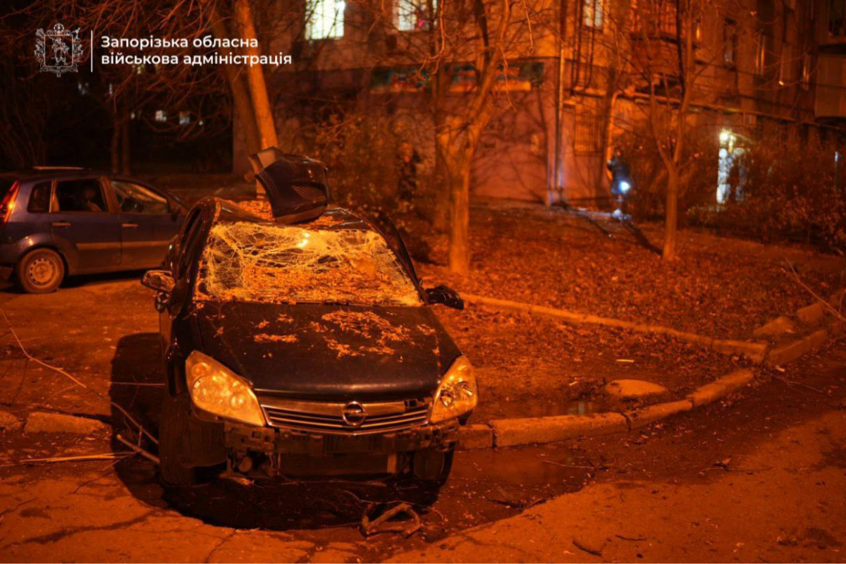 Поранення, руйнування, пожежі: вночі Запоріжжя зазнало масованої атаки ворожих дронів - що відомо про наслідки
