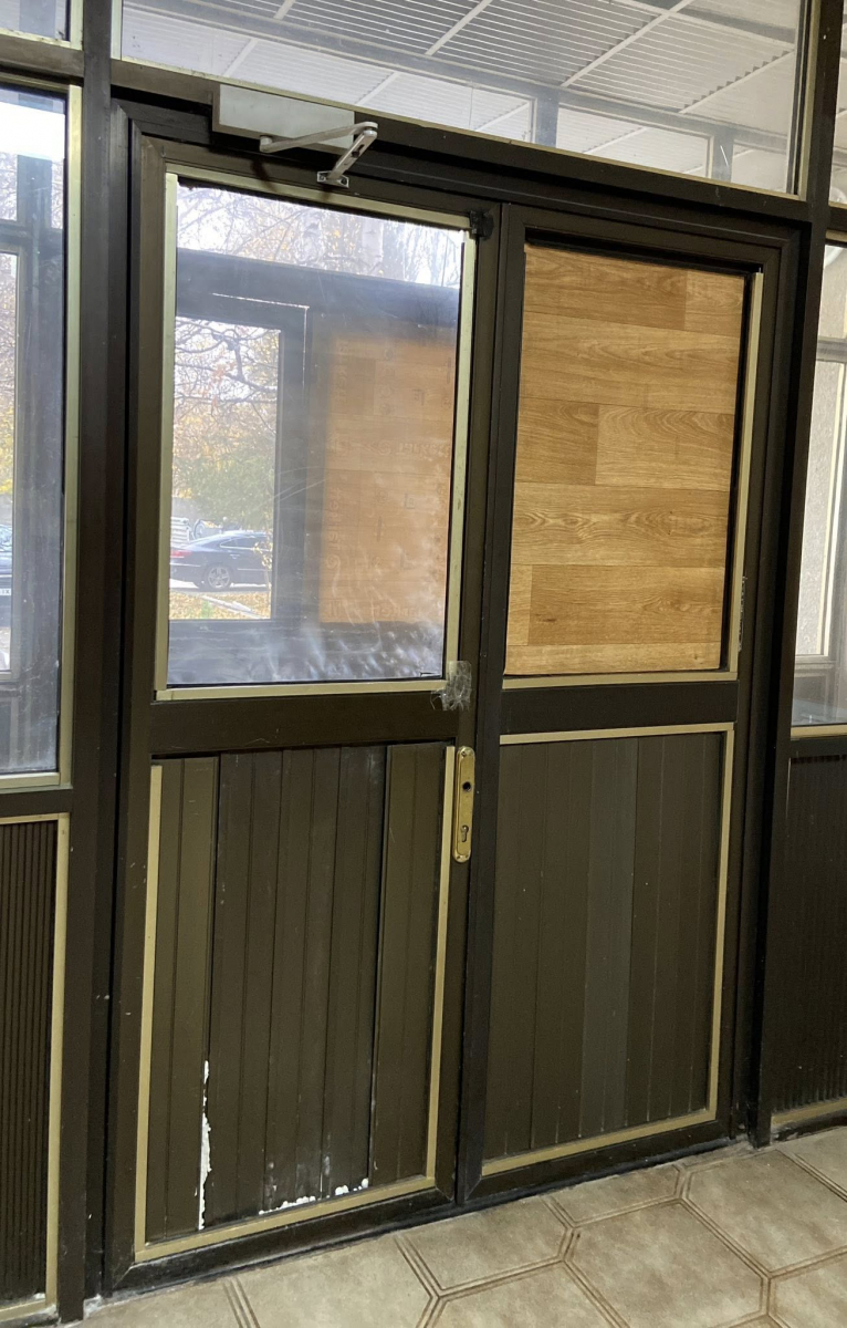 У Запоріжжі в ніч на 30 жовтня під час ракетно-дронової атаки постраждала будівля митниці (фото)