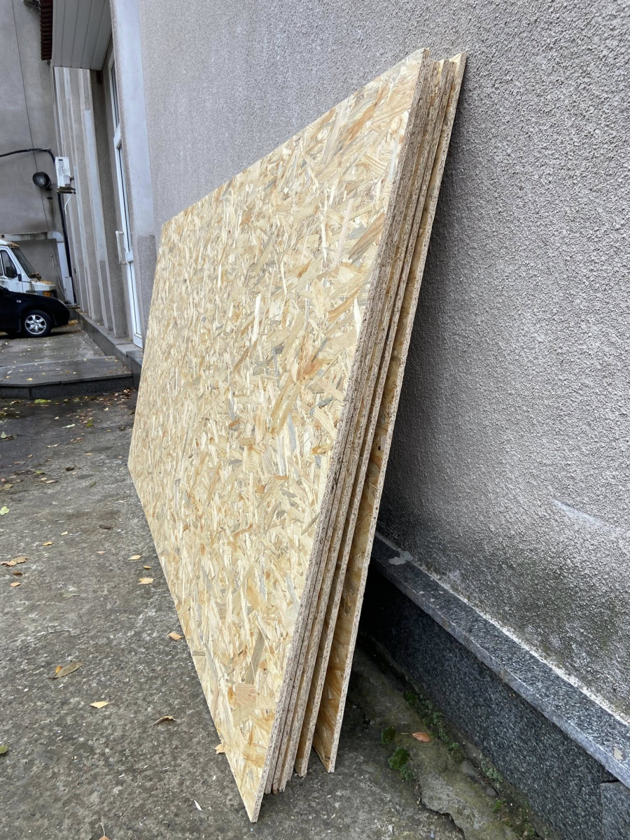 У Запоріжжі в ніч на 30 жовтня під час ракетно-дронової атаки постраждала будівля митниці (фото)