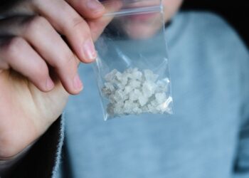 Збували наркотики поштою: на Черкащині судитимуть трьох чоловіків