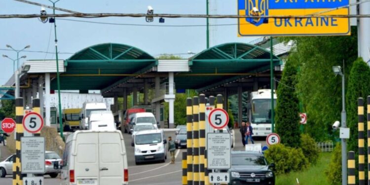 Зміни на кордоні з 24 листопада: важлива інформація для водіїв |  |