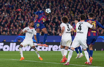 «Барселона» оформила камбэк в матче против «Айнтрахта» в Лиге чемпионов