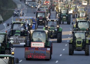 У Брюсселі фермери влаштували протести із залученням майже 1000 тракторів – ЭКОНОМИКА