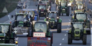 У Брюсселі фермери влаштували протести із залученням майже 1000 тракторів – ЭКОНОМИКА