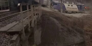 Через влучання БпЛА зійшов з рейок вантажний та пасажирський потяг: у Шепетівці організовано шатли —Хмельнитчина