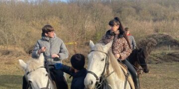 Для переселенців Білолуцької громади провели сеанс іпотерапії — Новости Черкасс