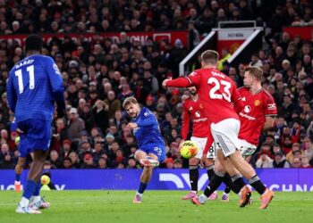 «Эвертон» в меньшинстве сенсационно выиграл у «Манчестер Юнайтед» в АПЛ