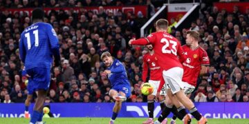 «Эвертон» в меньшинстве сенсационно выиграл у «Манчестер Юнайтед» в АПЛ