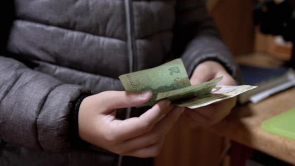 Громада на Черкащині не виплатила допомогу сироті