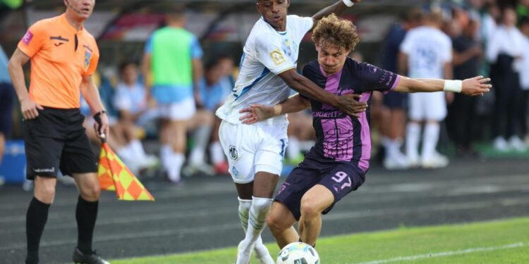 Хавбек киевского «Динамо» Анхель Торрес выехал из Украины и не выступит за команду до конца 2025 года