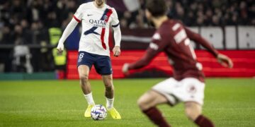 Илья Забарный вместе с россиянином Сафоновым вырвал победу для «ПСЖ» в матче с «Мецем»