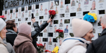 На Алеї пам’яті у Запоріжжі відкрили 4 нові стенди з 336 портретами загиблих воїнів – родини вшанували пам’ять Героїв | Новости Запорожья