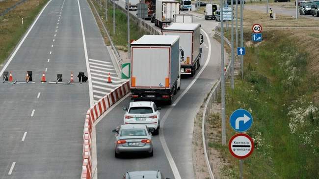 На Херсонщині розслідують виїзд водіїв гуманітарки за кордон :: Інтент :: Суспільно-політичне видання:: Регіональна мережа якісної журналістики