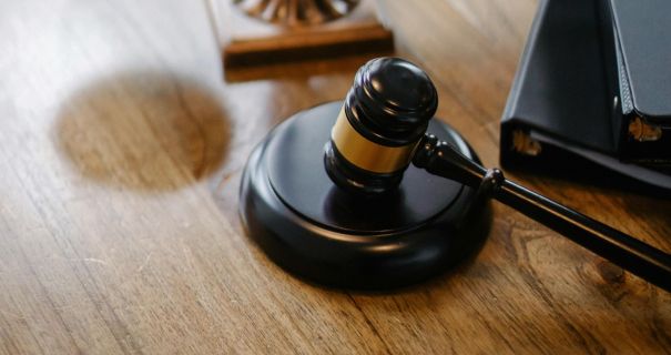 На Львівщині пенсіонер напав на ТЦК та побив військового: як його покарали – стало відомо, який вирок суду він отримав