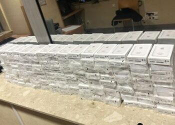 На Львівщині у рейсовому автобусі знайшли 150 зовнішніх акумуляторів для iPhone на 600 тис. грн