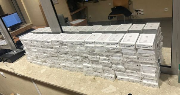 На Львівщині у рейсовому автобусі знайшли 150 зовнішніх акумуляторів для iPhone на 600 тис. грн