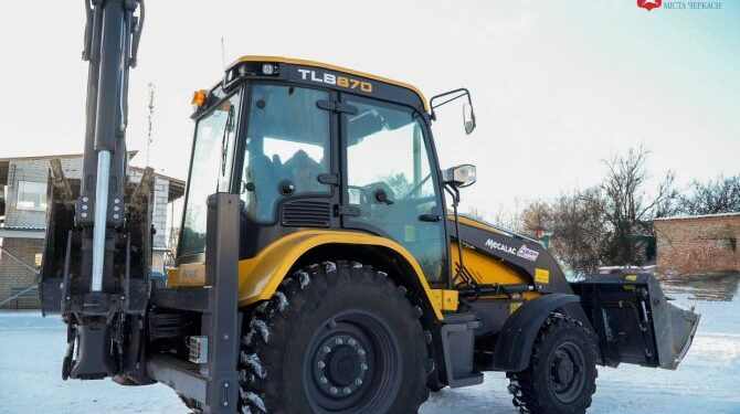 На передову від Черкас передали екскаватор — Новости Черкасс