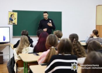 «Не роби крок, про який доведеться шкодувати»: у Миколаєві поліцейські провели профілактичну лекцію для ліцеїстів щодо небезпеки вживання наркотиків » Миколаївський Оглядач
