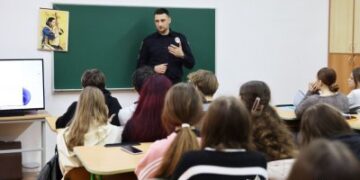 «Не роби крок, про який доведеться шкодувати»: у Миколаєві поліцейські провели профілактичну лекцію для ліцеїстів щодо небезпеки вживання наркотиків » Миколаївський Оглядач