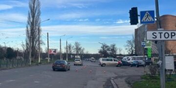 Поліцейські встановлюють обставини ДТП на вулиці Космонавтів у Миколаєві, внаслідок якої загинула жінка-пішохід » Миколаївський Оглядач