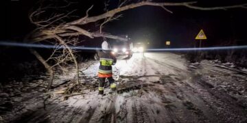 Рятувальники ліквідовували наслідки негоди на Хмельниччині —Хмельнитчина
