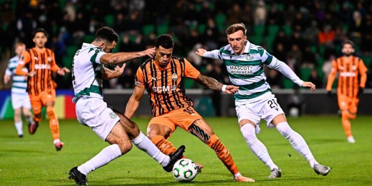 «Шахтер» выиграл у ирландского «Шемрок Роверс» и практически гарантировал себе выход в плей-офф Лиги конференций