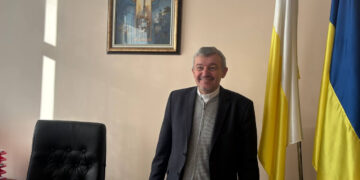 «Щоб допомогти молоді, церква мусить бути серед них, а не говорити про них»: інтерв’ю з ректором Івано-Франківської академії Івана Золотоустого