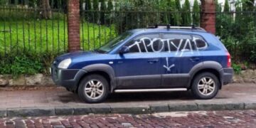 Штраф за паркування на газоні та тротуарі: юридична відповідальність – Дніпро оперативний