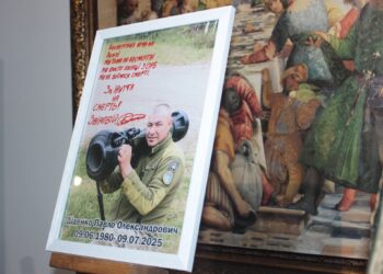 Таланти фронту: у Дубенському замку відкрили виставку робіт воїнів до Дня ЗСУ