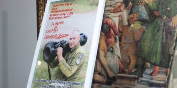 Таланти фронту: у Дубенському замку відкрили виставку робіт воїнів до Дня ЗСУ