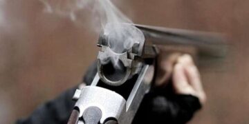 У Кам’янській громаді чоловік переробляв зброю та зберігав вдома канабіс