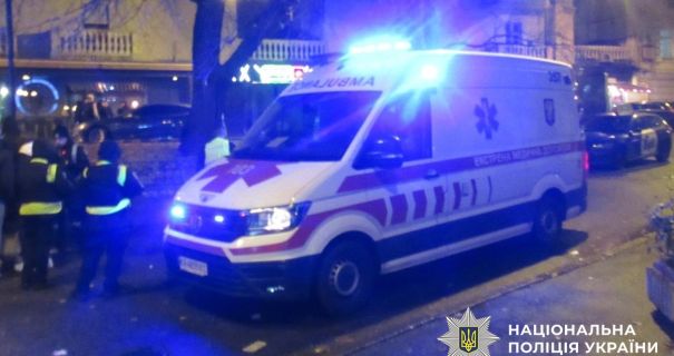 У Києві на Хрещатику спортсмен ММА побив перехожого до втрати свідомості