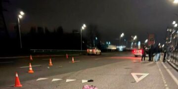 У Києві п’яний водій Tesla збив на смерть 13-річну дівчинку